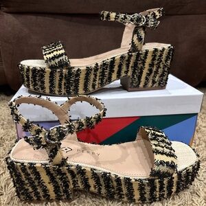 New in Box Katy Perry "The Busy Bee Strappy" Platform Heels- Size 8.5 Women’s